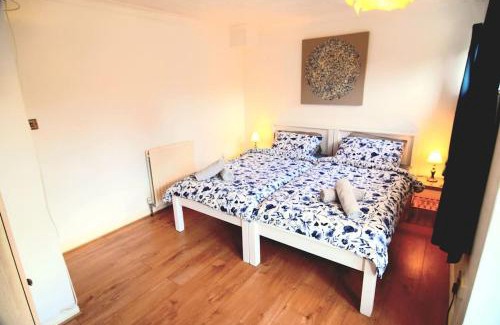 The Westside House | The Brum House: Family-Friendly Retreat with Private Garden