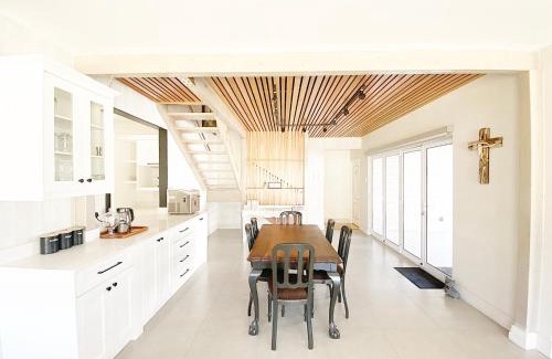 Bredasdorp House | Top-Rated Bucket List Guest House with Family-Friendly Amenities