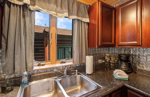West Yellowstone Hotel | Discover The Bucking Moose: Pet-Friendly Escape & Dining