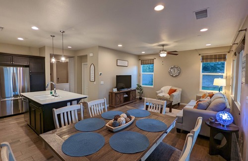 Raisin House | Cozy Retreat at The Buckingham in Clovis, Pet Friendly