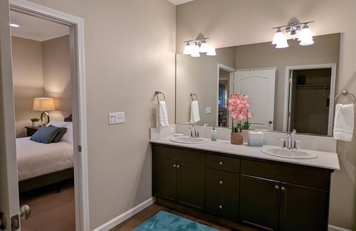 Raisin House | Cozy Retreat at The Buckingham in Clovis, Pet Friendly