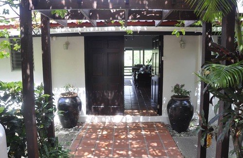 Marigot Bay Apartment | Experience The Buckingham: Oceanfront Views & Poolside Bliss