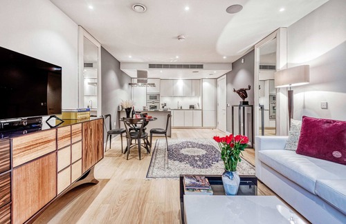 Westminster Apartment | Top-Rated Stay at The Buckingham Royal with Family Amenities