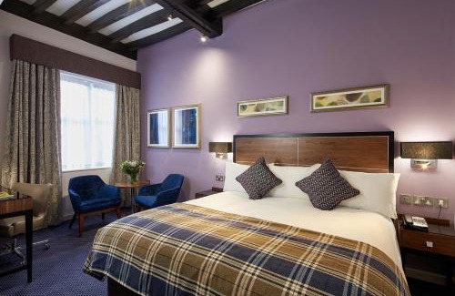 Gerrards Cross Hotel | Discover The Bull: Pet-Friendly Comfort with Great Amenities