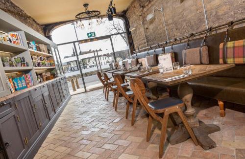 Olney Bed & Breakfast | Welcoming Stay at The Bull Hotel: Pet-Friendly & Rated 8.5