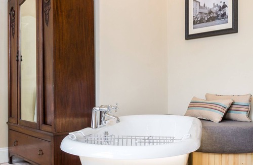 Olney Hotel | Experience Comfort at The Bull Hotel with Top Amenities