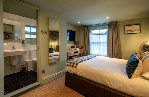 Barton Mills Hotel | Experience The Bull Inn: 5-Star Stay with Family-Friendly Amenities