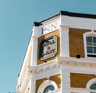 Dartmouth Park Hotel | Guest Rated 9/10 at The Bull & Last with Family-Friendly Dining