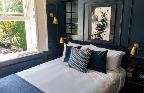 Dartmouth Park Hotel | Guest Rated 9/10 at The Bull & Last with Family-Friendly Dining