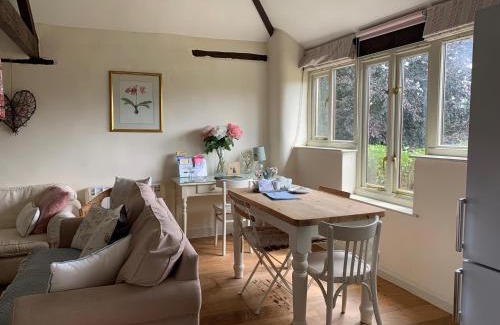 Colyton House | Discover The Bull Pen: Family & Pet Friendly Retreat