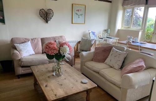 Colyton House | Discover The Bull Pen: Family & Pet Friendly Retreat