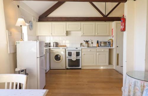 Colyton House | Discover The Bull Pen: Family & Pet Friendly Retreat