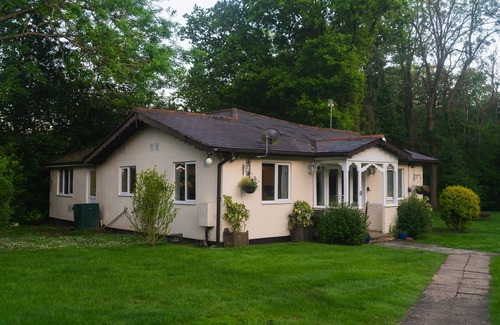 Knebworth House | Elegant Bungalow in Hertfordshire with Pool & Pet-Friendly