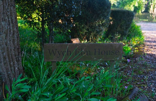 Knebworth House | Elegant Bungalow in Hertfordshire with Pool & Pet-Friendly
