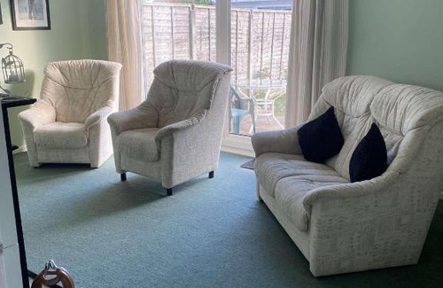 Dersingham House | Family-Friendly Getaway at The Bungalow with High Ratings