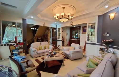 Taman Rakyat Mergong House | Welcome to The Bungalow Homestay: Family-Friendly Retreat