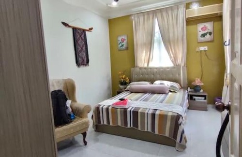 Taman Rakyat Mergong House | Welcome to The Bungalow Homestay: Family-Friendly Retreat