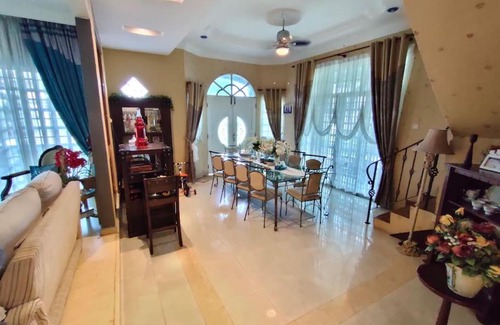 Taman Rakyat Mergong House | Welcome to The Bungalow Homestay: Family-Friendly Retreat