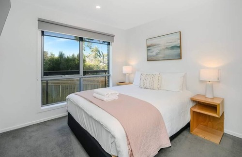 Blackmans Bay House | The Bungalow in the Bay Modern New 2 bed 15min/CBD