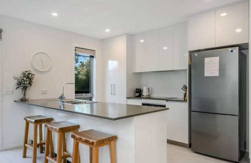 Blackmans Bay House | The Bungalow in the Bay Modern New 2 bed 15min/CBD