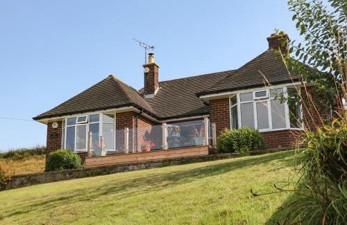 Dronfield House | Pet-Friendly Retreat at The BungalowBarlow - Guest Rated 9.7