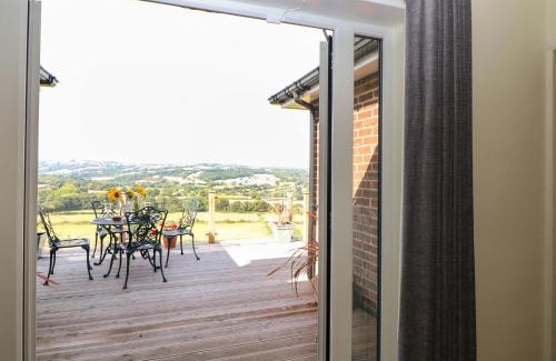Dronfield House | Pet-Friendly Retreat at The BungalowBarlow - Guest Rated 9.7