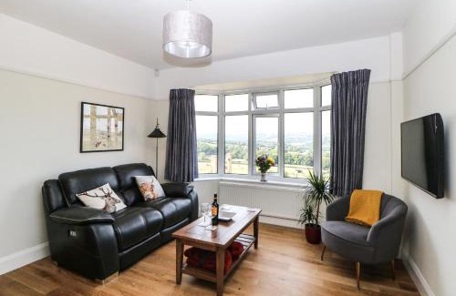 Dronfield House | Pet-Friendly Retreat at The BungalowBarlow - Guest Rated 9.7