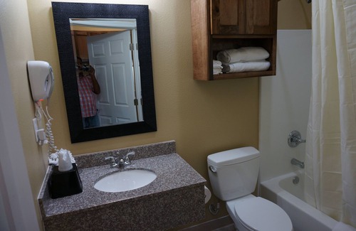 Cedar Park House | Relax at The Bungalows - King Recliner with Pool & Spa