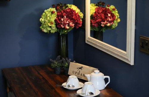 Ashmore Green Hotel | Pet-Friendly Comfort at The Bunk Inn - 4 Star Escape
