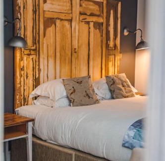 Ashmore Green Hotel | Pet-Friendly Comfort at The Bunk Inn - 4 Star Escape