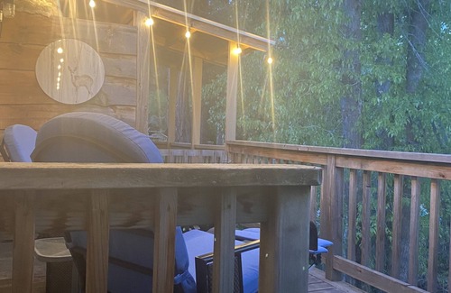 Joseph Apartment | Romantic Riverside Retreat: Guest Rated 9.8 with Pool & Spa