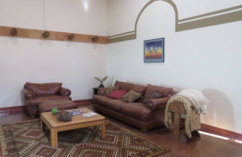 Manhattan House | Convenient Bunkhouse: Steps from Downtown Manhattan