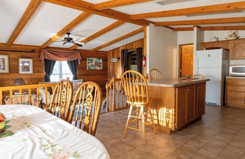Town of Sempronius House | Discover The Bunkhouse: Family-Friendly with Pool & Hot Tub