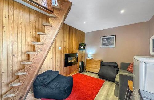 Glencoe Ski Chalet | Oceanfront Bliss at The Bunkie - Pet Friendly Retreat