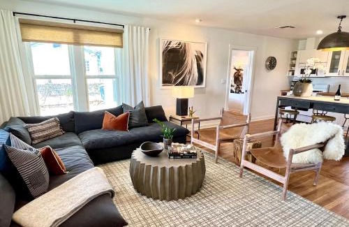 Fredericksburg House | Discover The Burbank House: Family Friendly with Hot Tub