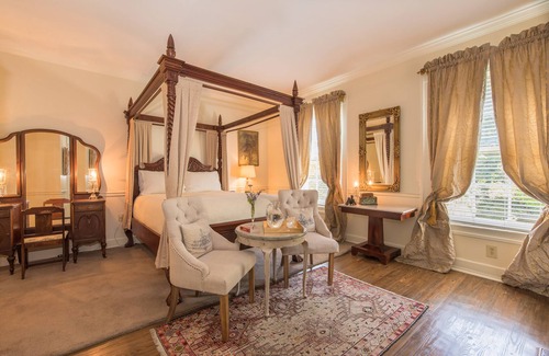 Natchez Bed & Breakfast | Experience The Burn Bed and Breakfast with Pool & Dining