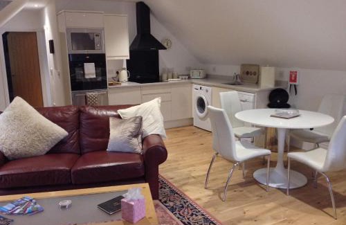 Balloch Apartment | Discover The BurnHowf Apartment: 4-Star Stay with Breakfast
