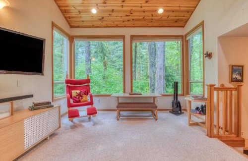 Rhododendron House | Family-Friendly Retreat: The Burrow at Zig Zag Awaits