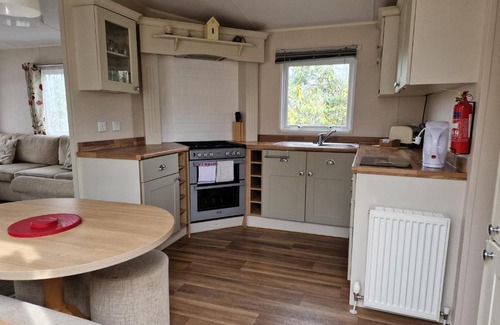 St Leonards-On-Sea Apartment | Discover The Burrow: Pet-Friendly Retreat for Families