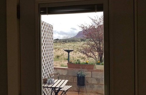 Kanab Apartment | Guest Rated 10/10: The Bus Stop Inn with Scenic Views