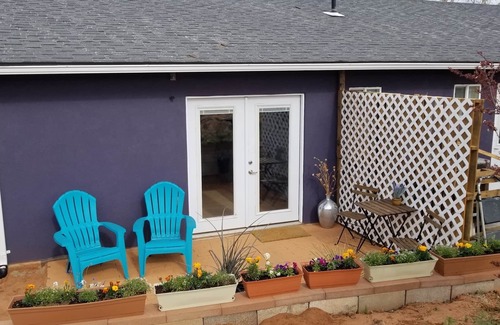 Kanab Apartment | Guest Rated 10/10: The Bus Stop Inn with Scenic Views