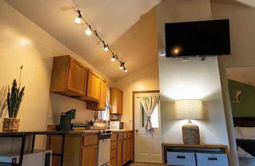 Fairbanks House | The Bush Pilot Cabin - Cozy Alaskan Retreat Close to Town