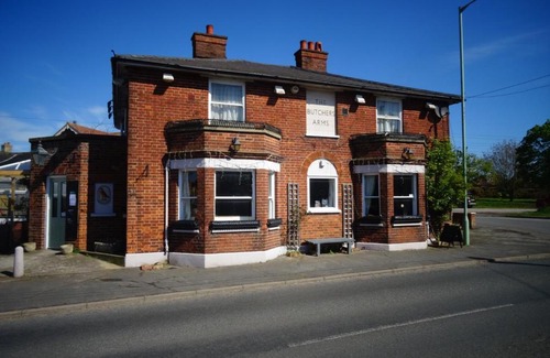 Knodishall Hotel | Pet-Friendly Retreat at The Butchers Arms Freehouse