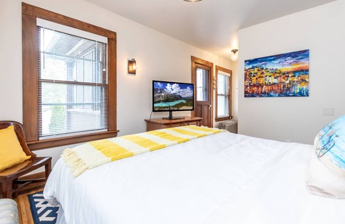 Downtown Niagara Falls Bed & Breakfast | Experience The Butler House B&B: Guest Rated 9.8, Breakfast Included