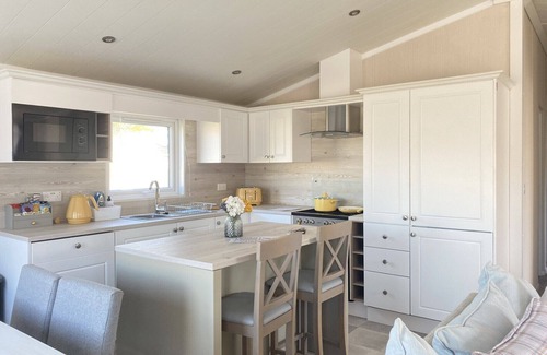 Skegness Apartment | Experience The Buttercup Lodge with Scenic Countryside Views