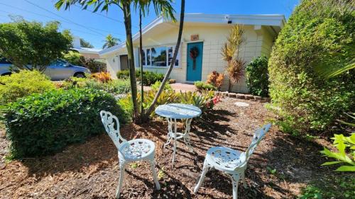 Marathon House | Tranquil Escape at The Butterfly Cottage with Ocean Views