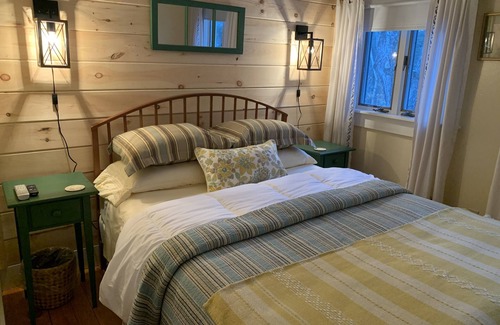 Intervale Bed & Breakfast | Discover The Buttonwood Inn on Mt. Surprise: Pool & Spa Retreat