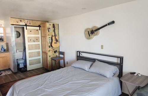 Lamar Hotel | Find Comfort at The Buzzards Nest with Breakfast & Kitchen