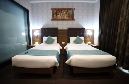 Thane West Hotel | Discover The Byke Suraj Plaza Veg Hotel in Thane