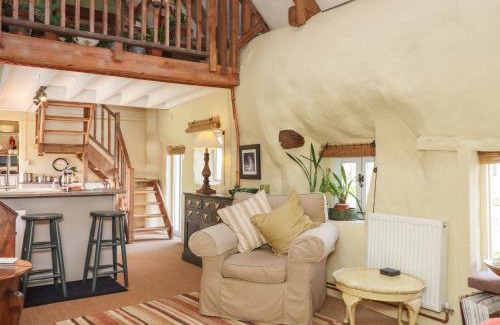 Frithelstock House | Discover The Byre: A 4-Star Retreat with a 9/10 Rating